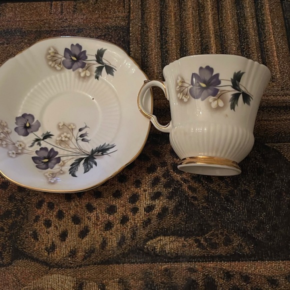 SELLING VINTAGE TEA CUP & SAUCER FLORAL COLOR NO CRACKS Or STAINS PRE- OWNED - Picture 8 of 11